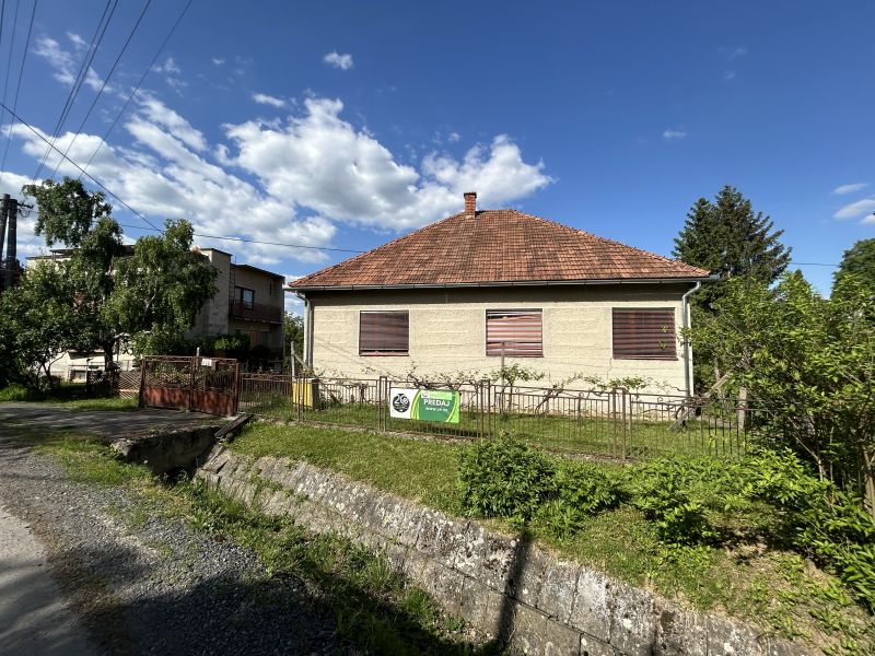 Príjemný rodinný dom vhodný na chalupu aj trvalé bývanie v obci Nenince
