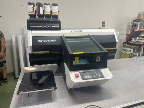Tlačiareň MIMAKI UJF-3042MKII Tlačiareň MIMAKI UJF-3042MKII