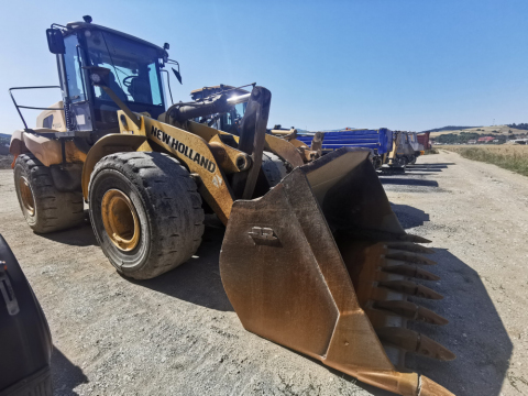 Kolesový nakladač NEW HOLLAND W270B Kolesový nakladač NEW HOLLAND W270B
