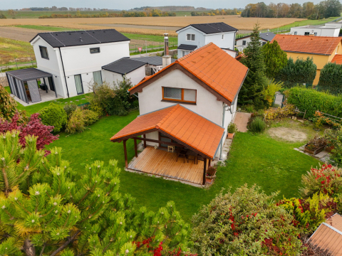 Celoročne obývateľný rekreačný dom pri Vojčianskom jazere (CHKO Dunajské Luhy) 30 min. od Bratislavy