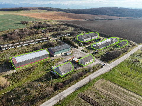 Predaj stavieb v areáli na okraji obce Dubodiel v okrese Trenčín