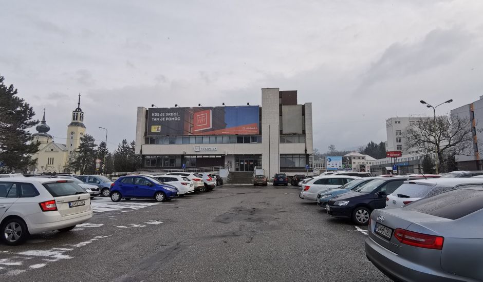 Administratívna budova v centre Považskej Bystrice. Administratívna budova v centre Považskej Bystrice.