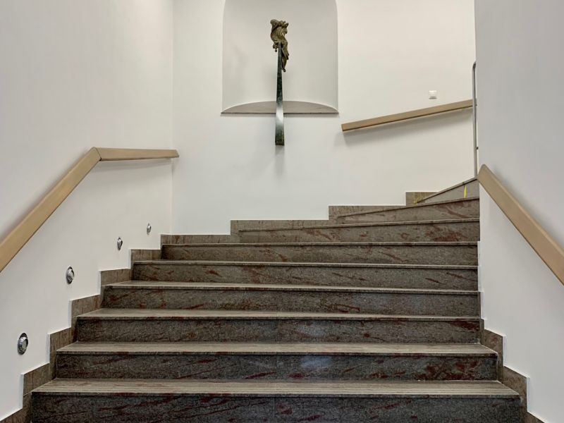 PREDAJ nebytových priestorov v centre Bratislavy na Gunduličovej ulici v lokalite Palisády a Prezidenský palác