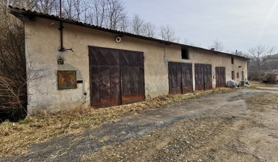 Predaj garáží a hospodárskych budov v obci Malé Straciny okr. Veľký Krtíš Predaj garáží a hospodárskych budov v obci Malé Straciny okr. Veľký Krtíš