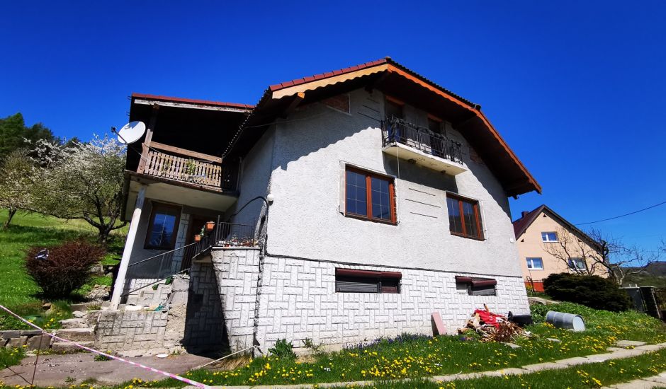 Dvojgeneračný rodinný dom v podhorskej obci Temeš