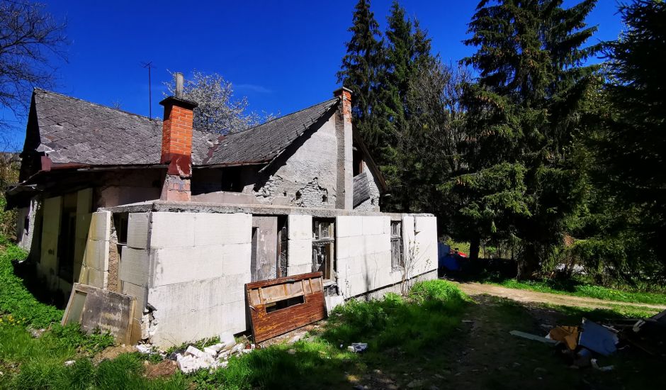 Staršia chalupa- pozemok 1 208 m2 Valaská Belá Staršia chalupa- pozemok 1 208 m2 Valaská Belá