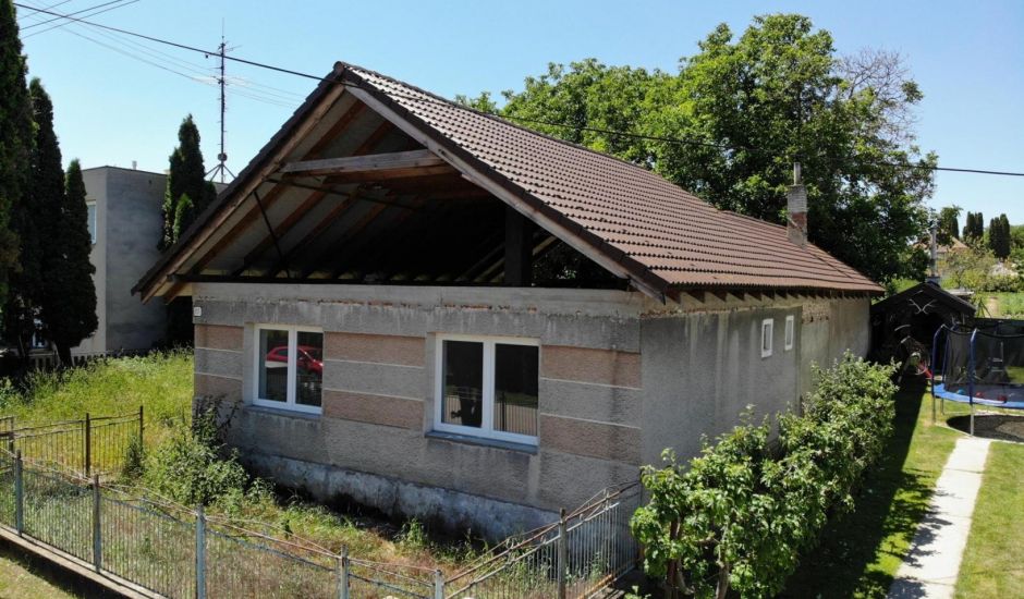 Rodinný dom po čiastočnej rekonštrukcií, pozemok 1 703 m2 Malé Ripňany Rodinný dom po čiastočnej rekonštrukcií, pozemok 1 703 m2 Malé Ripňany