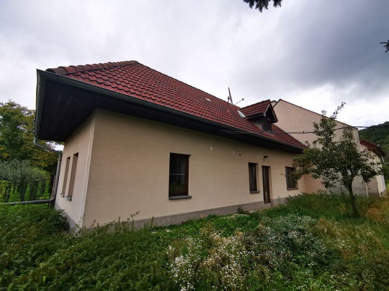 2 rodinné domy, 2 garáže na pozemku 1529 m2 Hronský Beňadik - Psiare