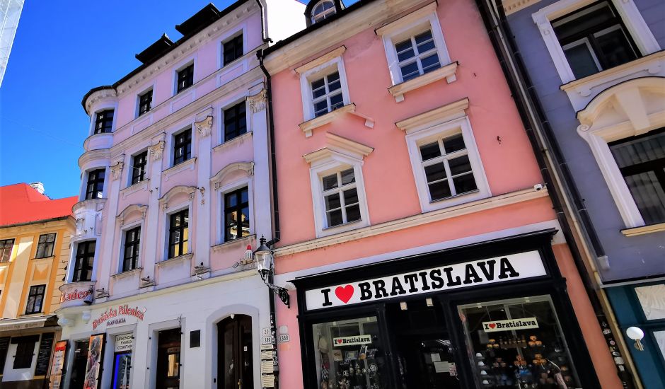 PRENÁJOM kancelárií v polyfunkčnej budove s administratívnými a obchodnými priestormi v srdci centra na Michalskej ul. , Bratislava - Staré mesto PRENÁJOM kancelárií v polyfunkčnej budove s administratívnými a obchodnými priestormi v srdci centra na Michalskej ul. , Bratislava - Staré mesto