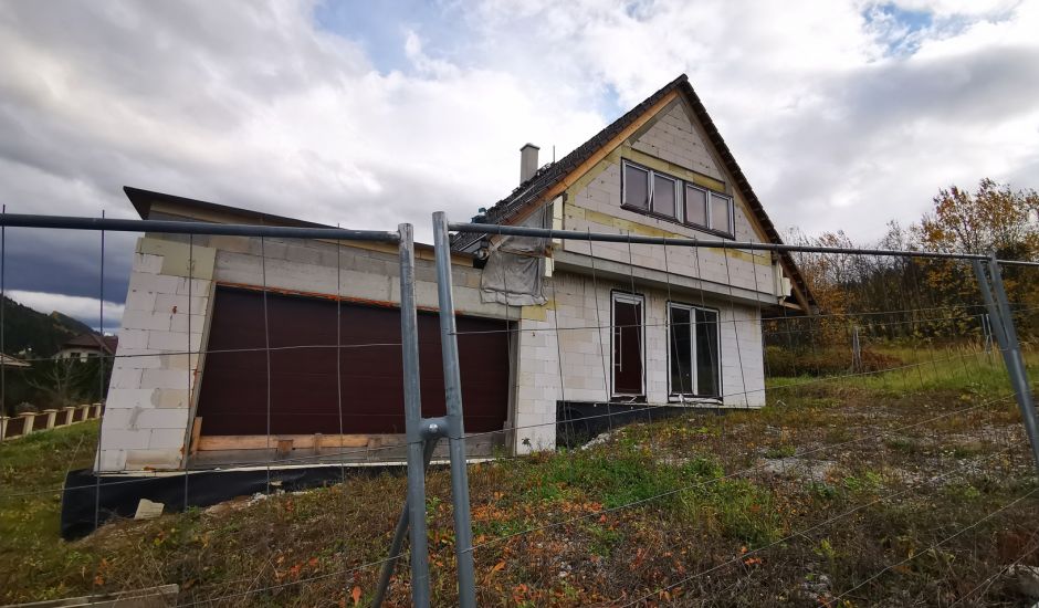 Pripravovaná dražba rozostavaného rodinného domu v Žiline Pripravovaná dražba rozostavaného rodinného domu v Žiline