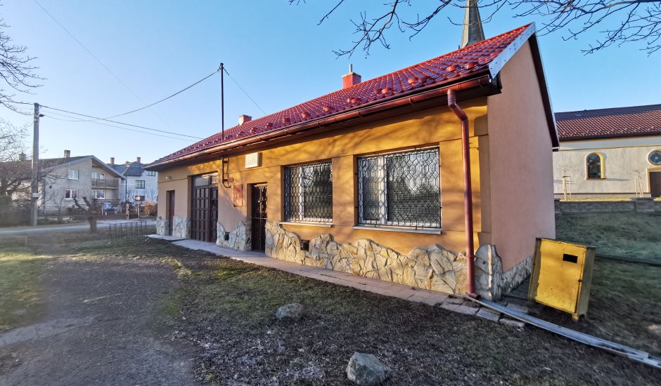 Obchod na prenájom priamo v centre obce Tušice Obchod na prenájom priamo v centre obce Tušice