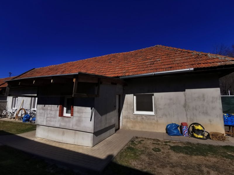 Menší rodinný dom v Malých Uherciach, 685 m2