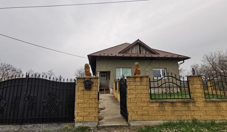 7-izbový rodinný dom v obci Pavlovce nad Uhom-Tahyňa 7-izbový rodinný dom v obci Pavlovce nad Uhom-Tahyňa