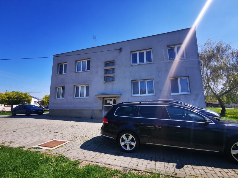 Zrekonštruovaný 2,5 izbový byt Tvrdomestice, 54 m2, 12km od Topoľčian