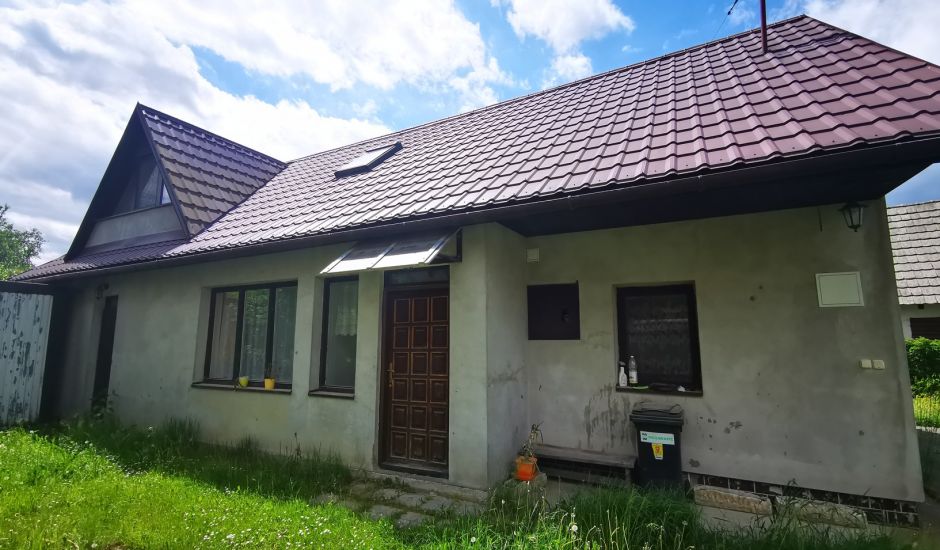 Menší 4-izbový rodinný dom s veľkorysým pozemkom 2 585 m2 v Považskej Bystrici- k.ú. Považská Teplá