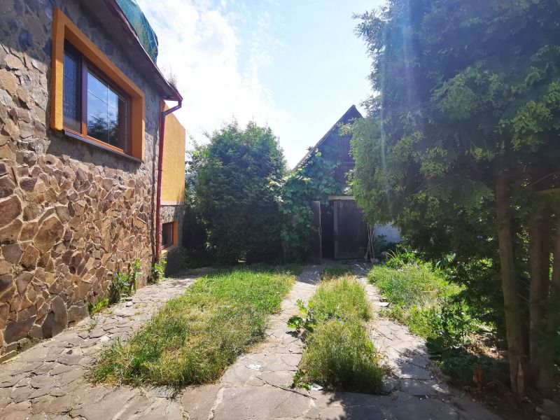 Rodinný dom s rozľahlým pozemkom 1 565 m2 v Lipníku len 7 km od Prievidze
