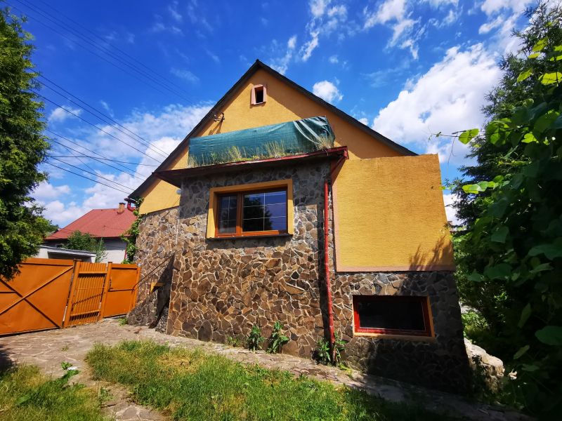 Rodinný dom s rozľahlým pozemkom 1 565 m2 v Lipníku len 7 km od Prievidze