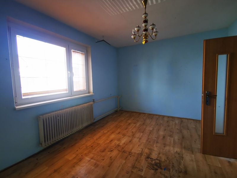 Rodinný dom s rozľahlým pozemkom 1 565 m2 v Lipníku len 7 km od Prievidze