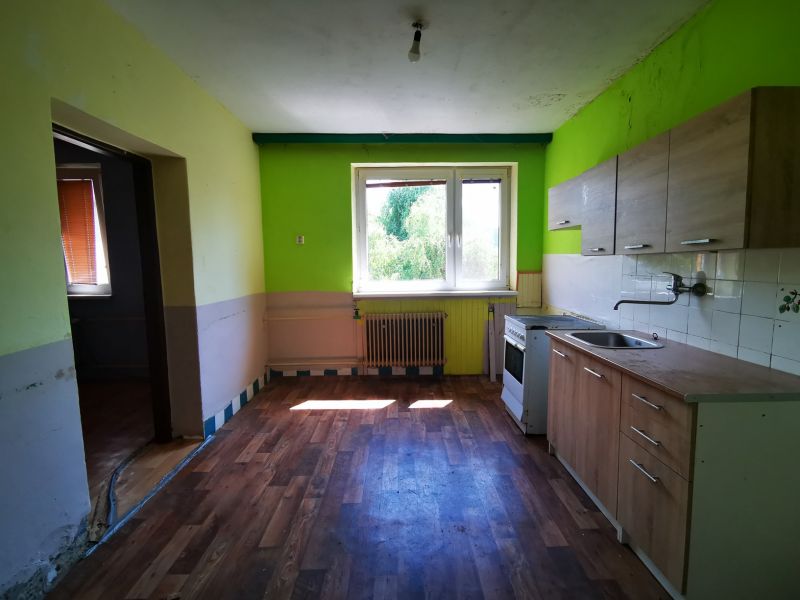 Rodinný dom s rozľahlým pozemkom 1 565 m2 v Lipníku len 7 km od Prievidze