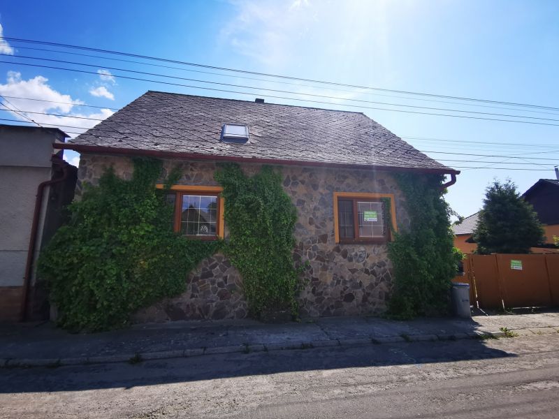 Rodinný dom s rozľahlým pozemkom 1 565 m2 v Lipníku len 7 km od Prievidze