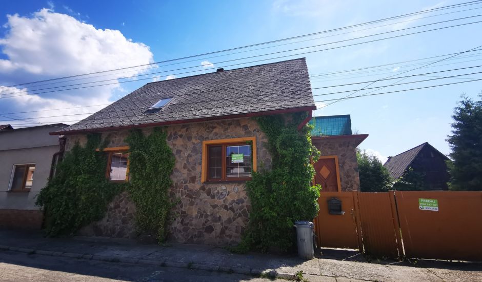 Rodinný dom s rozľahlým pozemkom 1 565 m2 v Lipníku len 7 km od Prievidze Rodinný dom s rozľahlým pozemkom 1 565 m2 v Lipníku len 7 km od Prievidze