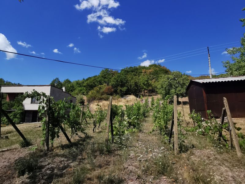 Pozemok v obci Kaluža s výhľadom na Šíravu