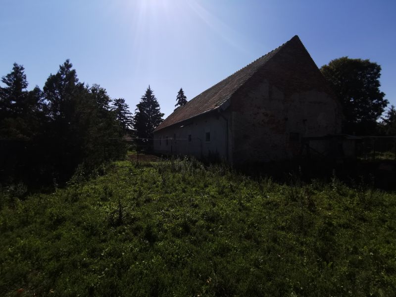 REZERVOVANÉ rodinný dom  - hospodárska usadlosť - v obci Bátorove Kosihy