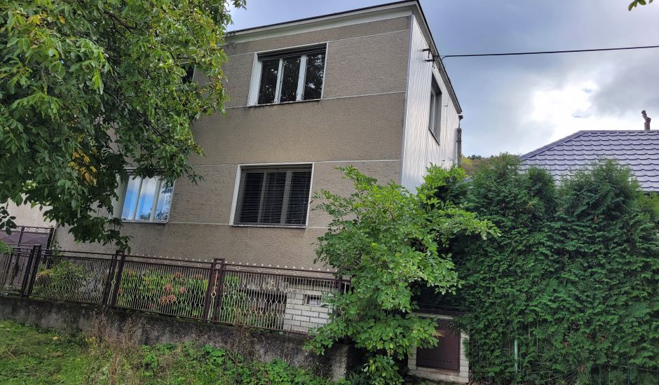 Pripravujeme dražbu rodinného domu v obci Buková Pripravujeme dražbu rodinného domu v obci Buková