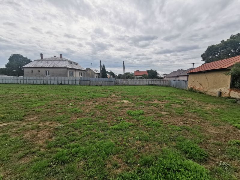 predaj rodinného domu s veľkým pozemkom v obci Lastomír