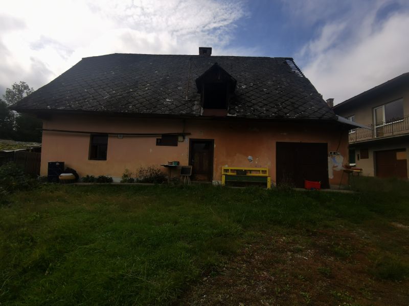 Dražba dvoch domov s. č. 110 a 111 s pozemkami v obci Kurov 