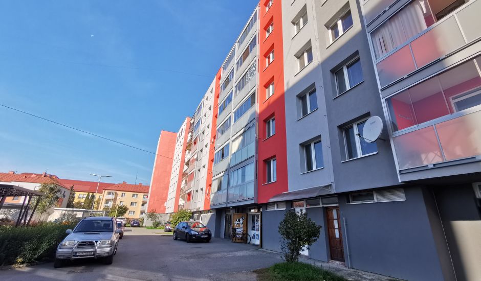 Exkluzívne iba u nás v ponuke! Rozľahlý slnečný 4 izbový bytík Exkluzívne iba u nás v ponuke! Rozľahlý slnečný 4 izbový bytík