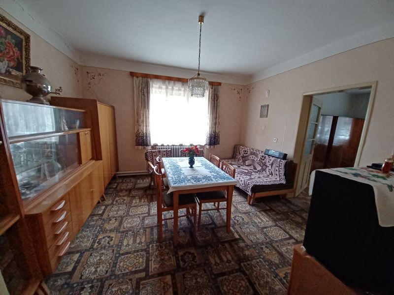 Rodinný dom s garážou v obci Plášťovce