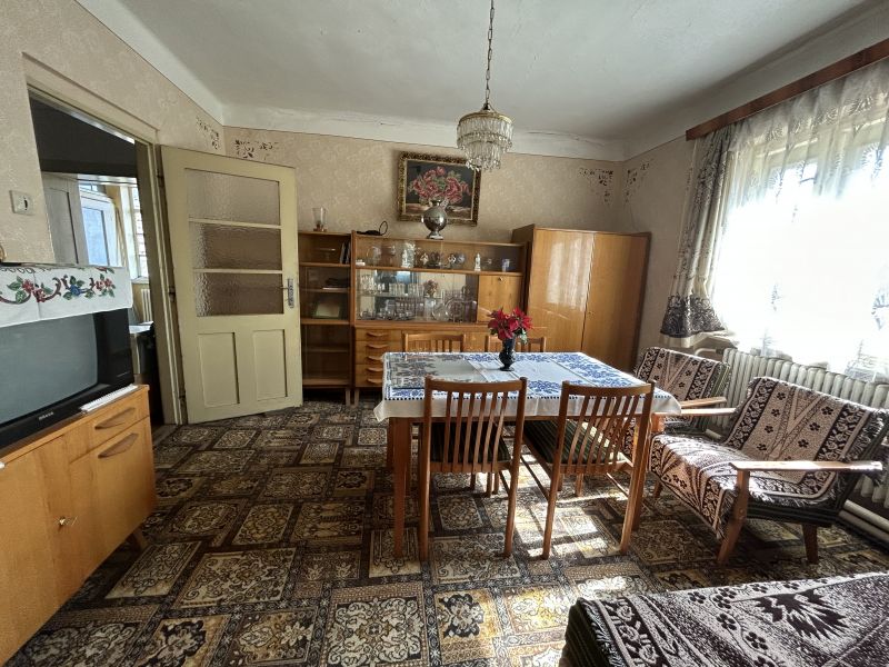 Rodinný dom s garážou v obci Plášťovce