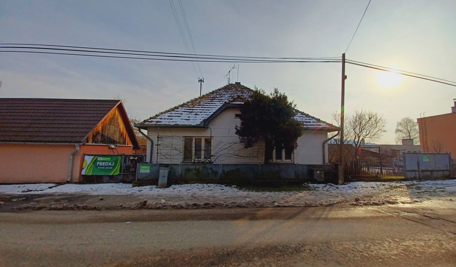 Rodinný dom v obci Plášťovce s garážou 