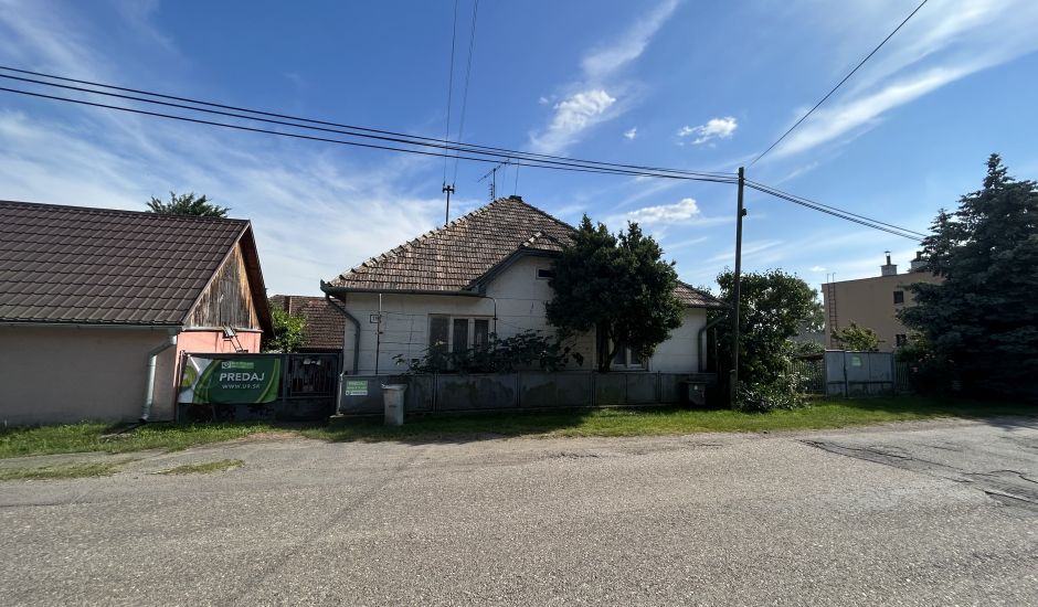 Rodinný dom s garážou v obci Plášťovce Rodinný dom s garážou v obci Plášťovce