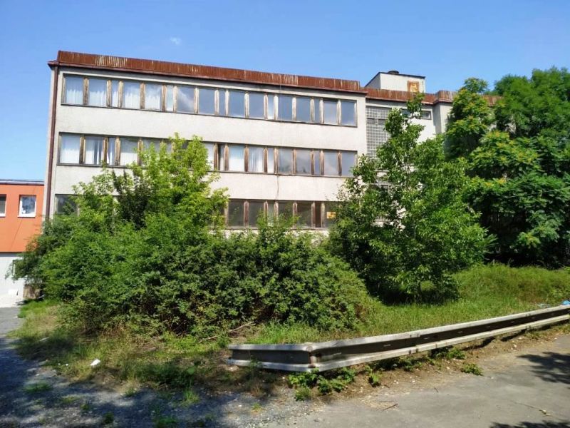 Administratívna budova v priemyselnej časti Lučenca