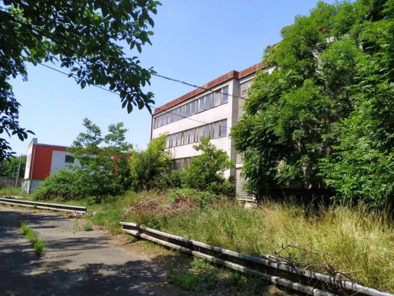 Administratívna budova v priemyselnej časti Lučenca