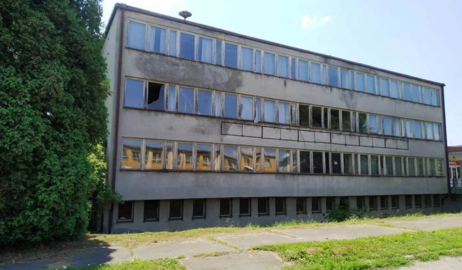 Administratívna budova v priemyselnej časti Lučenca Administratívna budova v priemyselnej časti Lučenca