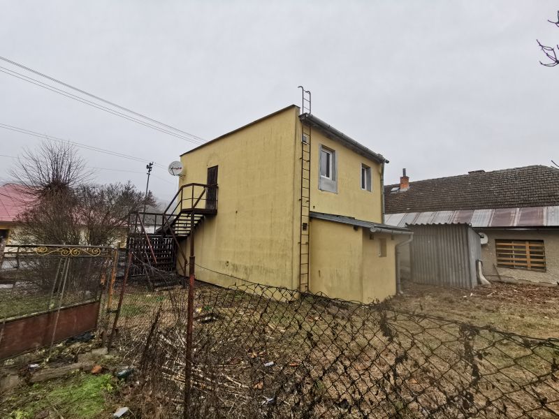 Exkluzívne ponúkame 2-poschodový rodinný dom v srdci obce Mníšek nad Hnilcom