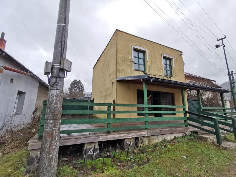 Exkluzívne ponúkame 2-poschodový rodinný dom v srdci obce Mníšek nad Hnilcom
