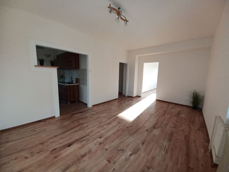 ZNÍŽENÁ CENA - PREDAJ 2 – izbového bytu v centre mesta Veľký Krtíš