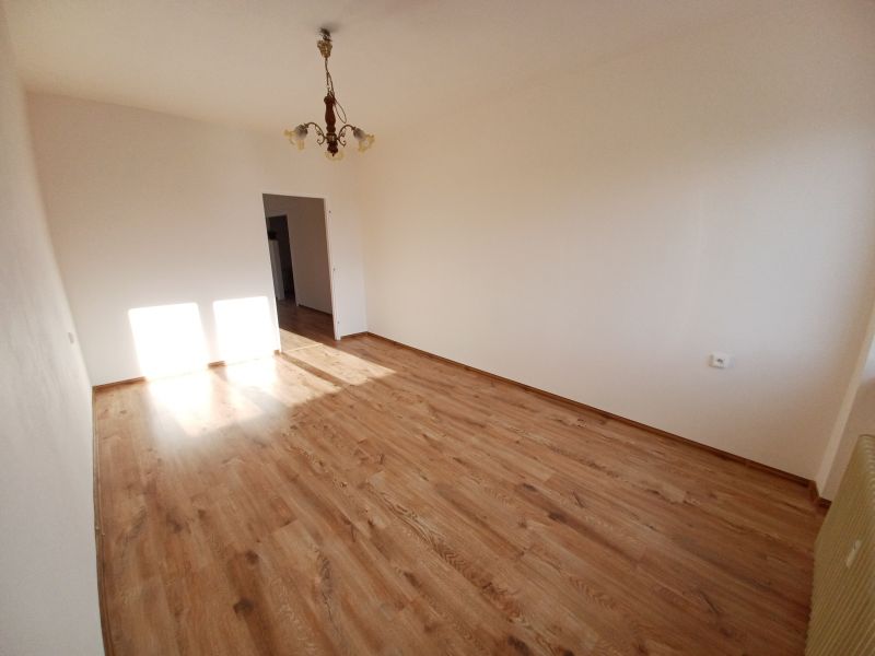 ZNÍŽENÁ CENA - PREDAJ 2 – izbového bytu v centre mesta Veľký Krtíš