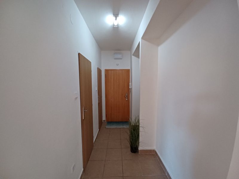 ZNÍŽENÁ CENA - PREDAJ 2 – izbového bytu v centre mesta Veľký Krtíš