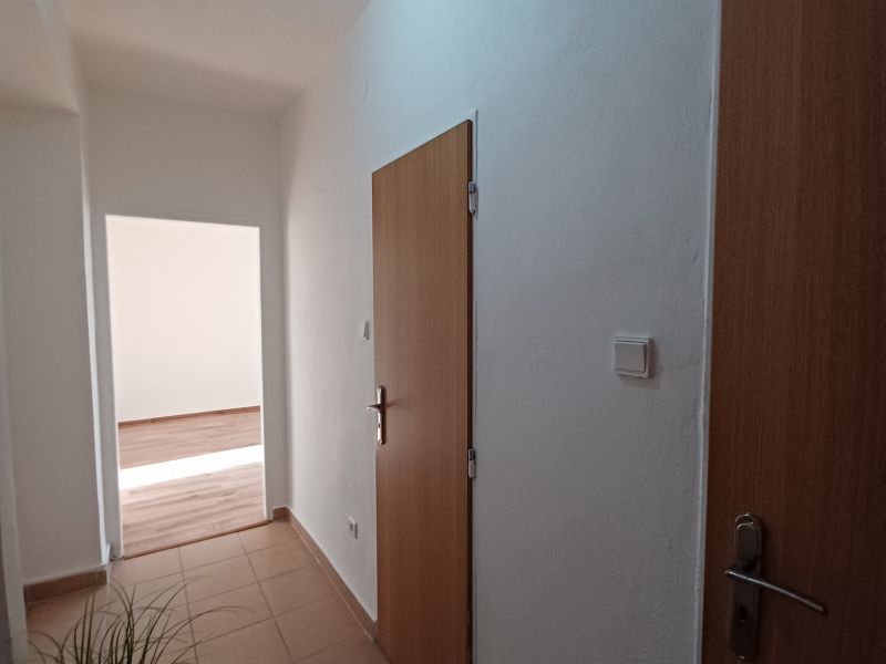 ZNÍŽENÁ CENA - PREDAJ 2 – izbového bytu v centre mesta Veľký Krtíš
