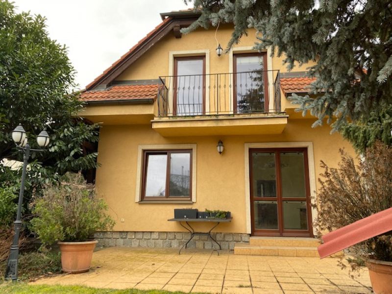 Podpivničený rodinný dom v Ivanke pri Dunaji s krásnym pozemkom 1300 m2.