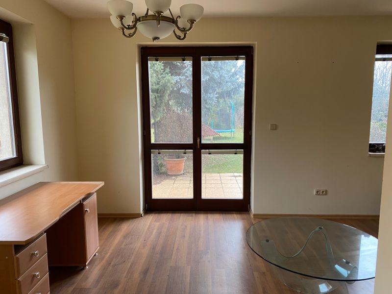 Podpivničený rodinný dom v Ivanke pri Dunaji s krásnym pozemkom 1300 m2.