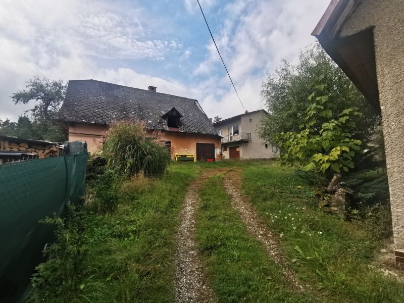 Dražba dvoch domov s. č. 110 a 111 s pozemkami v obci Kurov 
