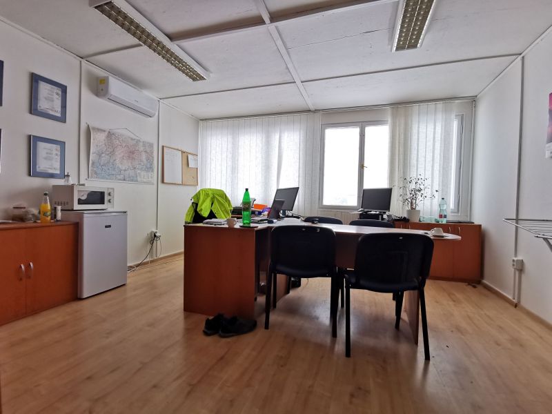 Areál lomu spolu s obaľovacou súpravou a príslušenstvom v Hornej Mičinej