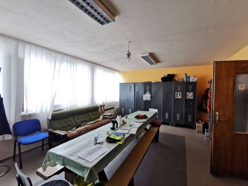 Areál lomu spolu s obaľovacou súpravou a príslušenstvom v Hornej Mičinej
