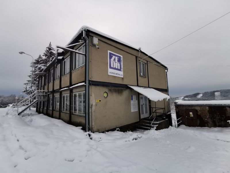 Areál lomu spolu s obaľovacou súpravou a príslušenstvom v Hornej Mičinej
